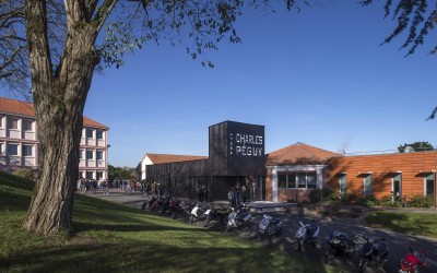 Bâtiment administratif au Lycée Charles Peguy à Gorges