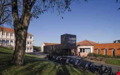 Bâtiment administratif au Lycée Charles Peguy à Gorges