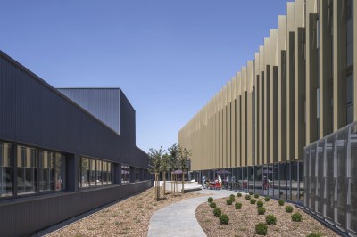 Nouveau siège d'AUB Santé, avec plateforme logistique et pharmacie