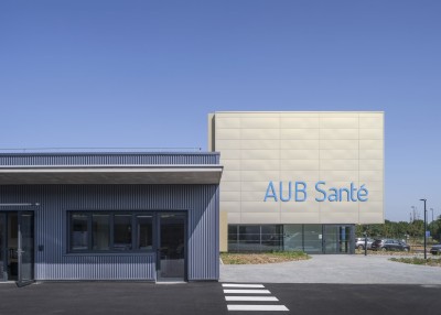 Nouveau siège d'AUB Santé, avec plateforme logistique et pharmacie