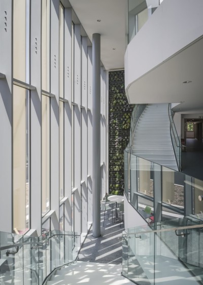 Nouveau siège d'AUB Santé, avec plateforme logistique et pharmacie